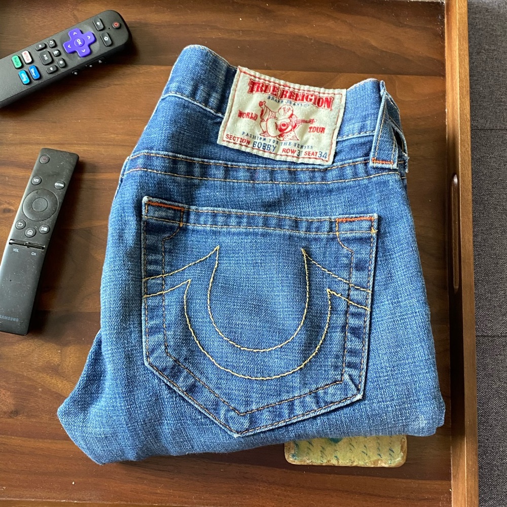 True Religion Men’s Jeans. Has Paint on leg. Size 31/34